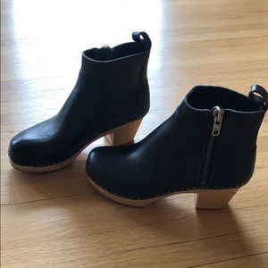 Swedish Hasbeens Zip It Emy Boot Clogs